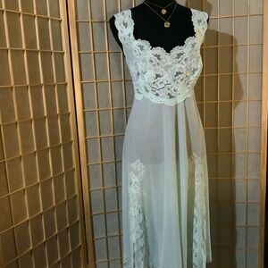NWOT PerSeption Concept White Lace Backless gown
